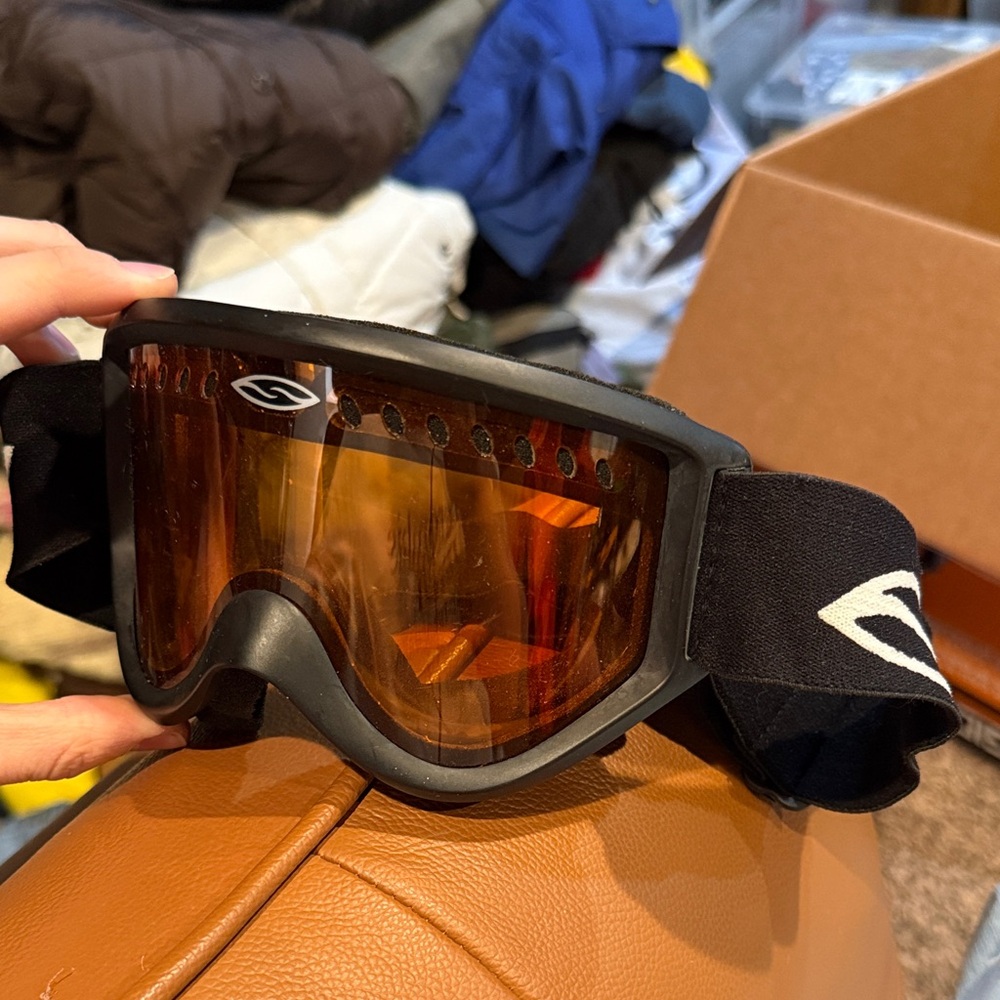 SMITH Black Snowboard/Ski Goggles with Amber Lens